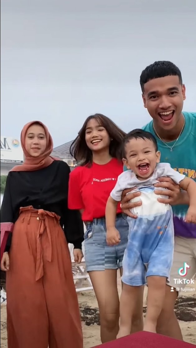 10 Photos of Gala Sky's Happy Smile During Vacation in Bali, Having Fun with Aunt and Uncle - Scars on Face Starting to Fade