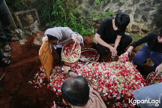 Pemakaman Hilbram Dunar