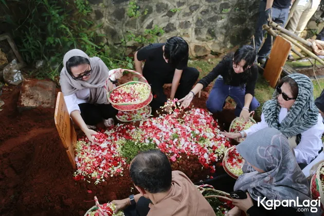 Pemakaman Hilbram Dunar