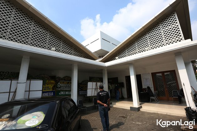 Begini suasana Rumah Duka RSPAD Gatot Soebroto, Jakarta Pusat, tempat jenazah Raditya Oloan disemayamkan pada Jumat (7/5/2021).