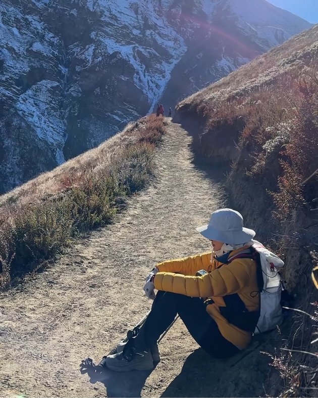 10 Portraits of Lee Si Young's Ups and Downs Climbing the Himalayas, Not Bathing for Days - On the Brink of Danger Due to Thin Oxygen Levels