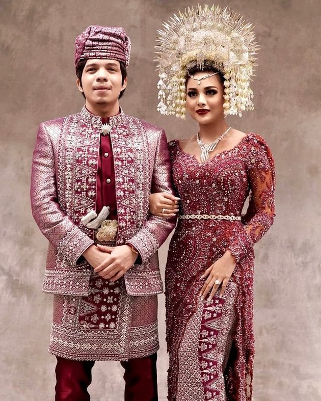 10 Potraits of Aurel - Atta's Luxurious Wedding Celebration, Red with Minang Nuance to Elegant Silver