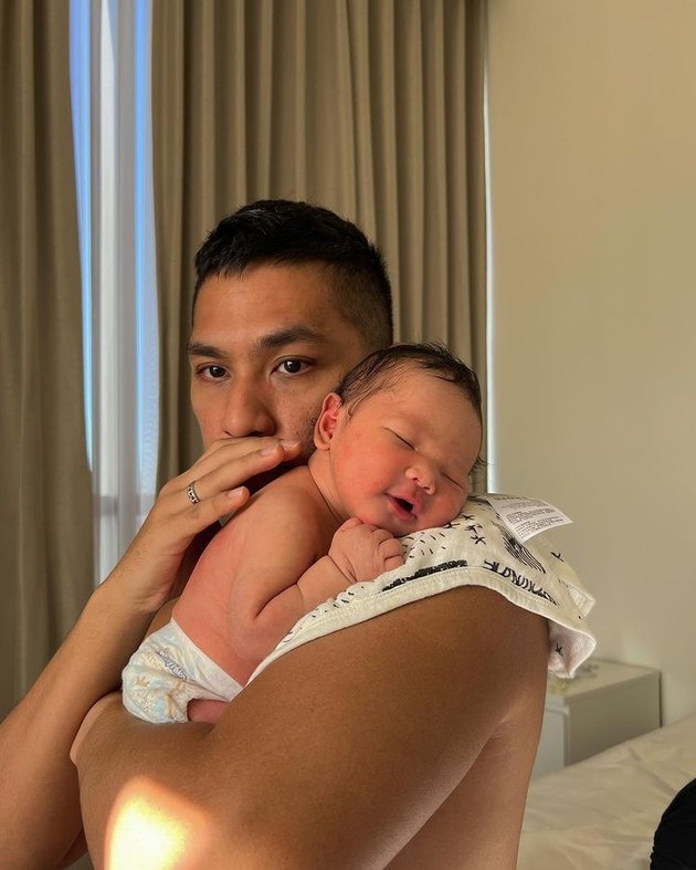 10 Handsome Portraits of Baby Gili, Ayla Dimitri and Rama Devara's First Child, His Arrival is Highly Anticipated