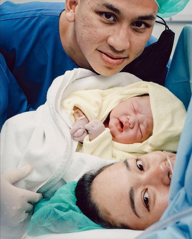 10 Handsome Portraits of Baby Gili, Ayla Dimitri and Rama Devara's First Child, His Arrival is Highly Anticipated