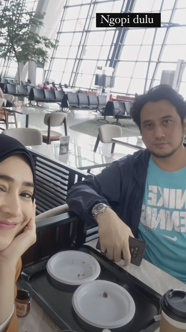 10 Photos of Tengku Firmansyah and Cindy Fatika Sari Showing Affection in Bromo, Working Feels Like Vacation - Eternal Youthful Appearance Becomes the Highlight