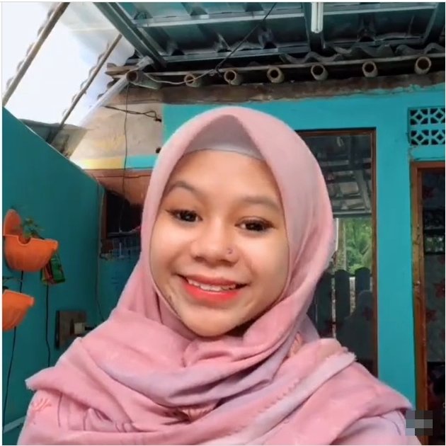 10 Latest Photos of Cimoy Montok who is Now Wearing Hijab, More Beautiful and Mature - Covering Her Aurat While Swimming to Flooded with Praise Resembling Lesti