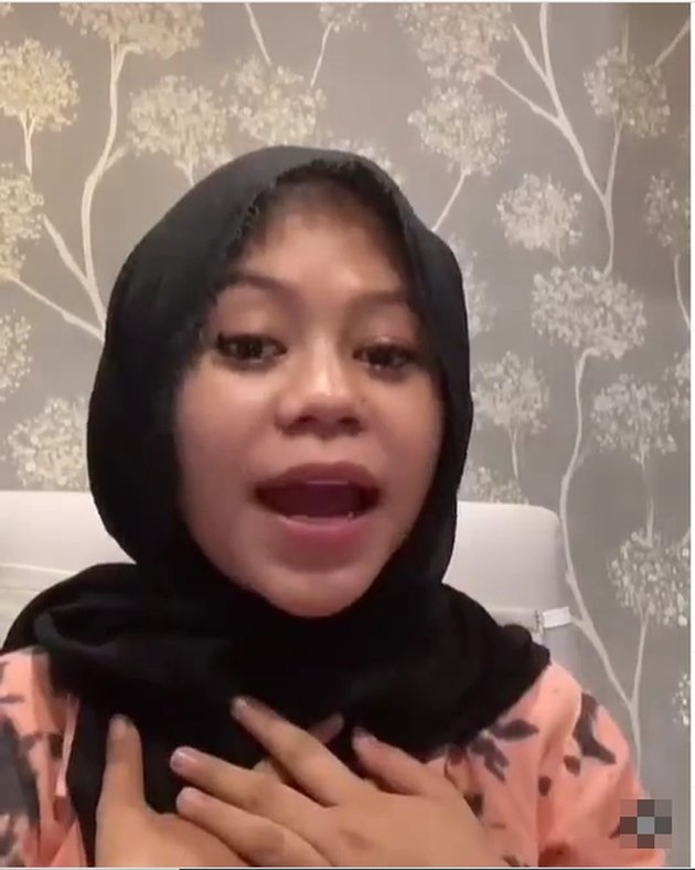 10 Latest Photos of Cimoy Montok who is Now Wearing Hijab, More ...