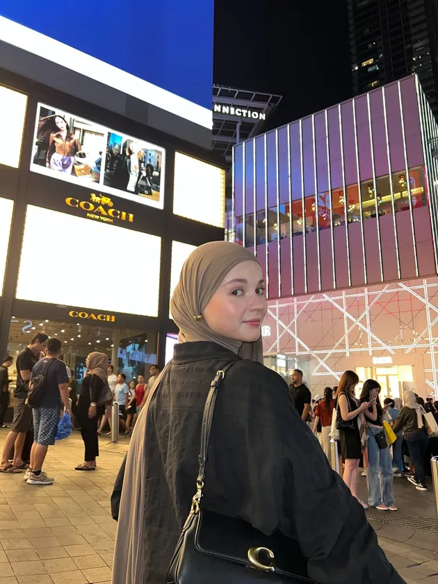 Tugba Kiara di luar negeri