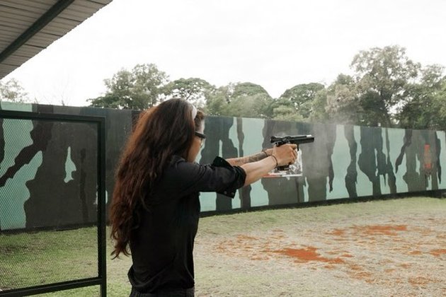 10 Latest Photos of Widy Vierratale Who Now Changes Profession to Become a Shooter Athlete, Even Cooler When Using a Rifle