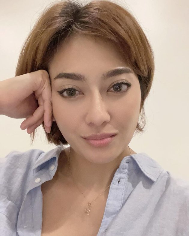 10 Latest Photos of Yenny AFI Who is Now Selling Rujak in Bali, Not Ashamed to Start a Business from Scratch - Cooking and Packaging the Merchandise Herself