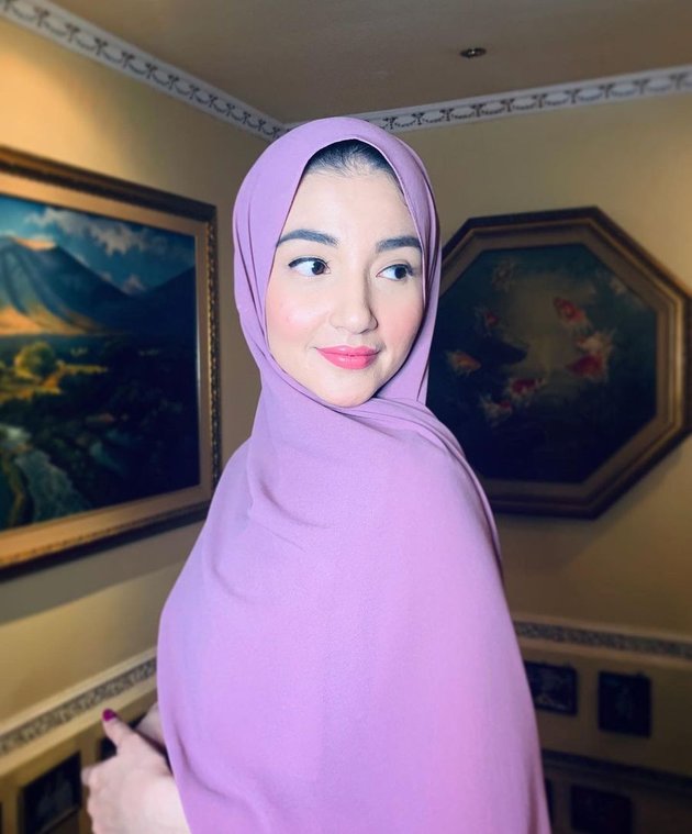 10 Portraits of Tsania Marwa in Hijab, Beautiful and Enchanting Like Middle Eastern Women