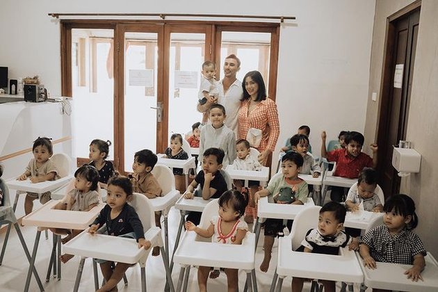10 First Birthday Portraits of Don Putra Jessica Iskandar, Celebrated with Homeless Children - Jennifer Bachdim Invites Baby Kiro