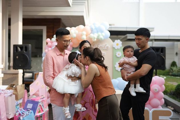 10 Portraits of Nikita Willy's Niece's First Birthday, Baby Izz Looks Adorable in Pink Clothes - Sharing Flags Attracts Attention