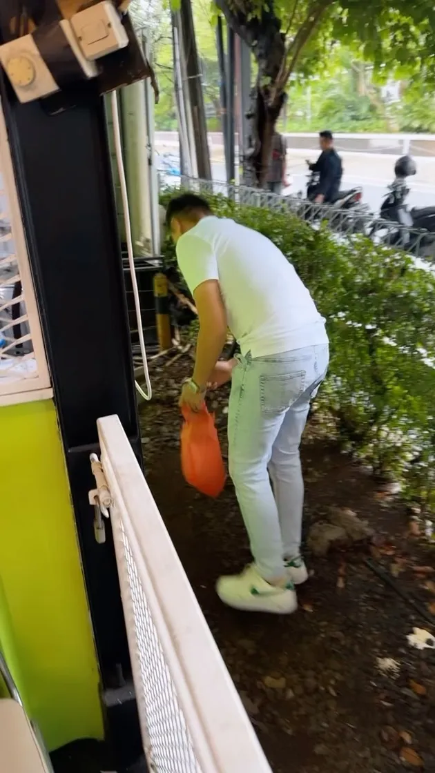 Ussy Sulistiawaty Buka Resto Baru