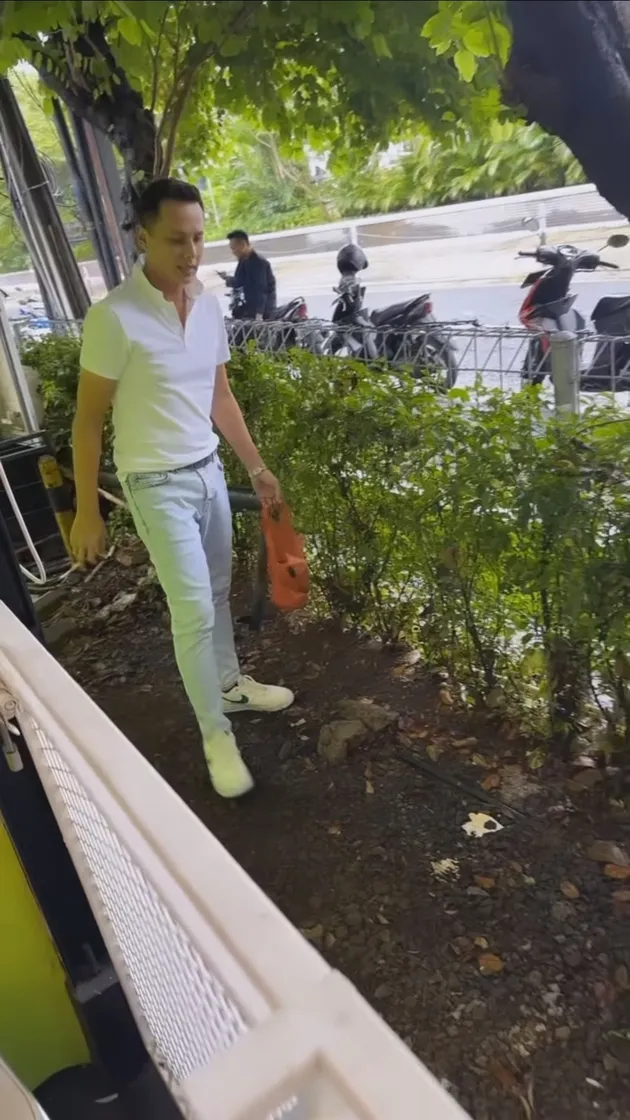 Ussy Sulistiawaty Buka Resto Baru