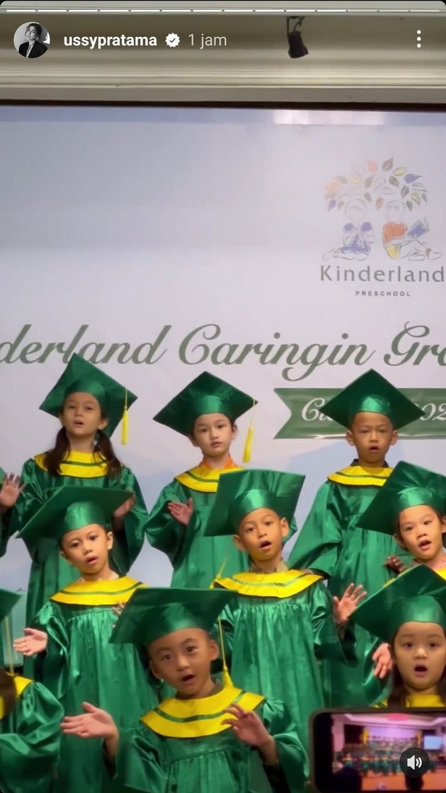 10 Portraits of Sheva, Ussy Sulistiawaty and Andhika Pratama's Daughter, Who Just Graduated from Kindergarten, Making Us Proud and Worried about School Expenses