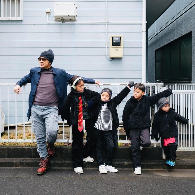 10 Photos of Zaskia Adya Mecca's Vacation in Japan, Full Squad with Six Children - Hanung Bramantyo Uses a Wheelchair