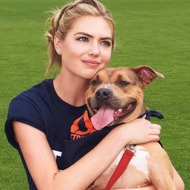 Selebriti Dengan Wajah Tak Sesuai Umur