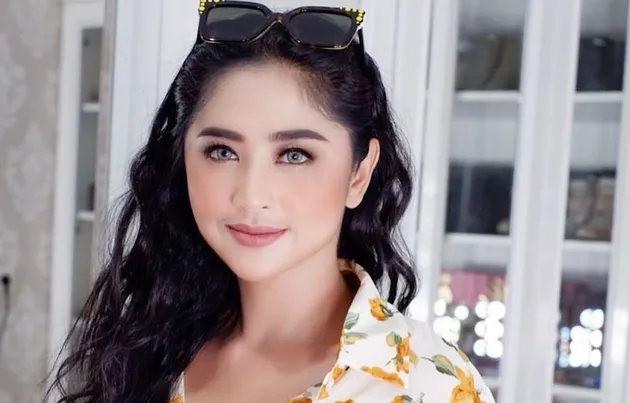 seleb masuk penjara, seleb cewek masuk penjara