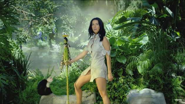 'Roar' Katy Perry menjadi klip berdiri di posisi ke 10 The Most Watched Video Clip di YouTube. By the way, video ini telah ditonton sebanyak 1,48 miliar kali sejak 2014!
