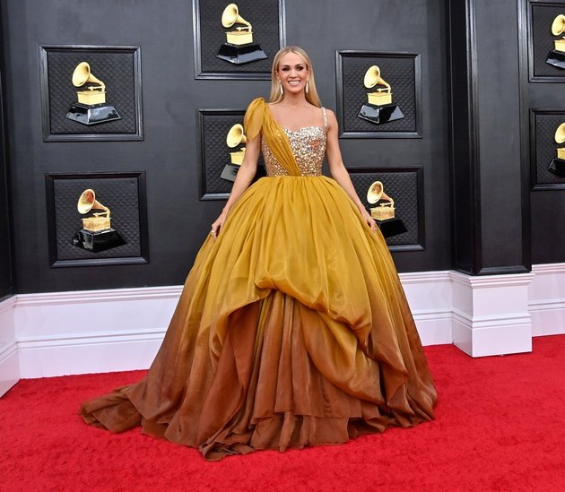 10 Worst Dresses at the 64th Grammy Awards 2022, from Justin Bieber's Oversized Suit to Someone Casual in an Oblong T-Shirt