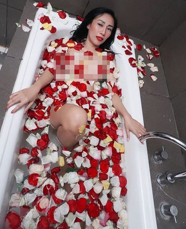 11 Indonesian Celebrity Photos Posing in Bathtubs, From Vanessa Angel to Lucinta Luna!