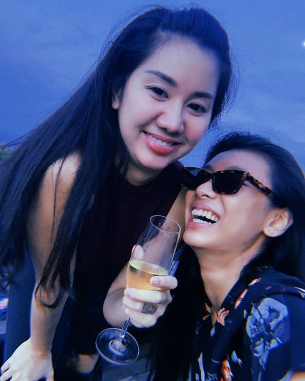 11 Photos of Chika Kinsky, Former Adipati Dolken's Girlfriend who Recently Confessed to Being a Same-Sex Attracted and Having a Beautiful Model Girlfriend