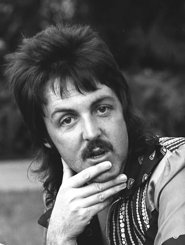 11 Gaya Rambut Ikonik Yang Tenar di Dunia Musik Dulu - Sekarang