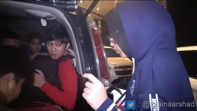 Uyaina Arshad dan Jirayut memilih berangkat lebih pagi untuk menghindari kemacetan dan ramainya tempat wisata. 