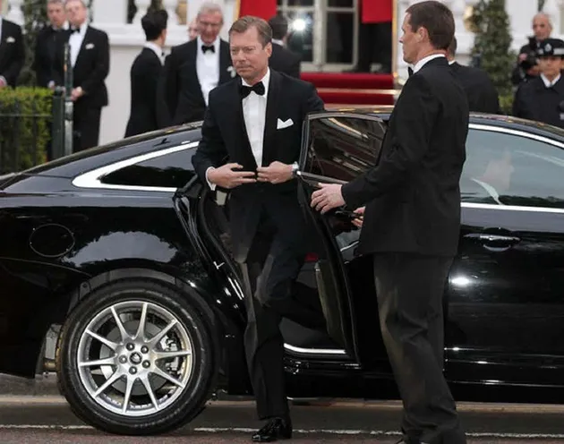 Anggota Kerajaan Terkaya di Dunia