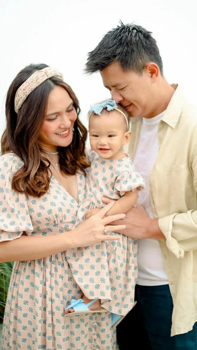Pasangan selebritis beda usia