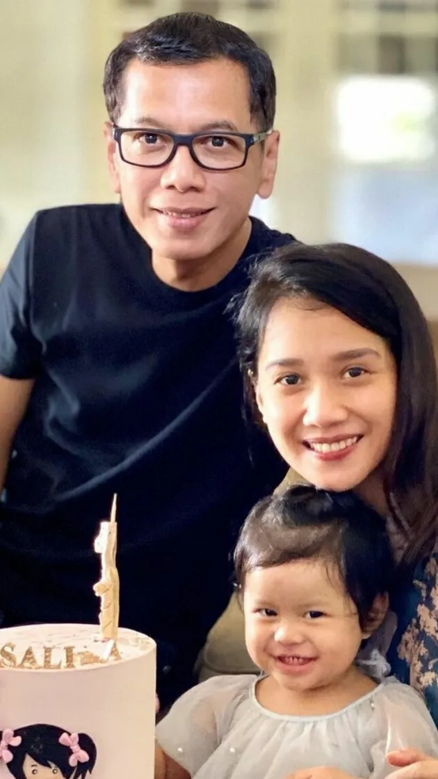 Pasangan selebritis beda usia