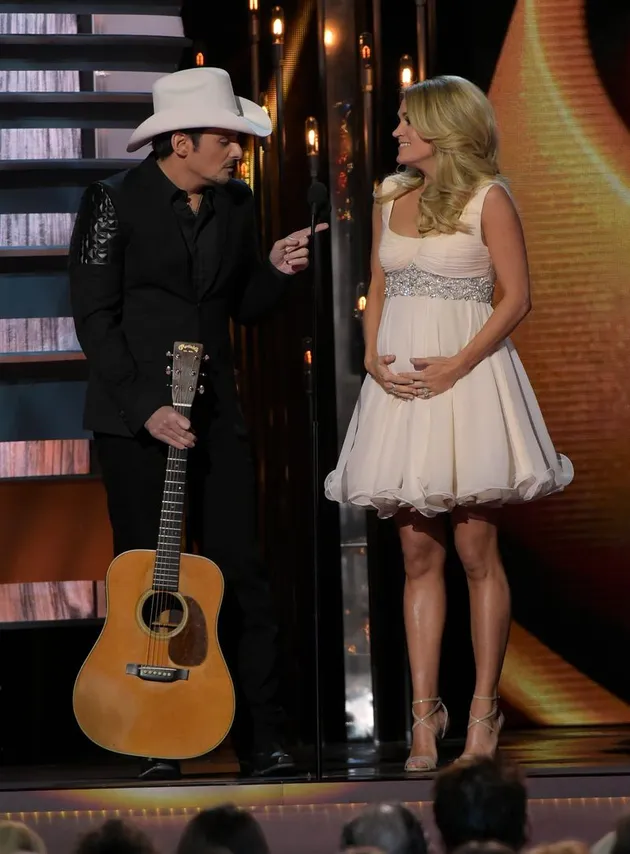 11 Penyanyi Dunia Ini Tetap Semangat Manggung Walau Berbadan Dua