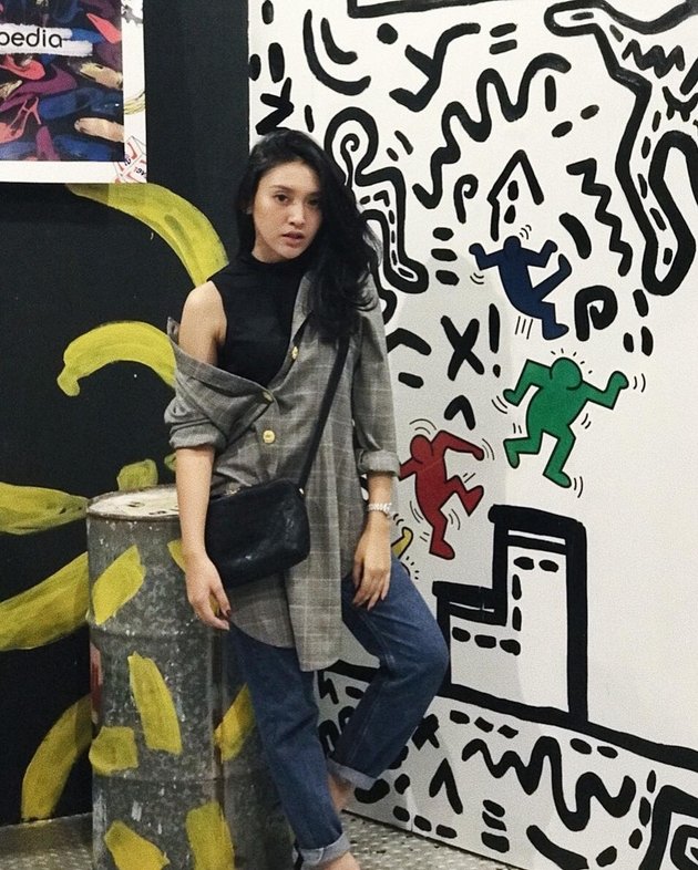 11 Charms of Afifah Yusuf, the Beautiful and Fashionable Daughter of Hetty Koes Endang
