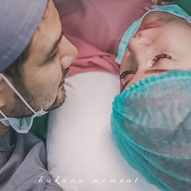11 Touching Moments of Irish Bella Giving Birth to her First Child, Ammar Zoni Unable to Hold Back Tears in the Operating Room