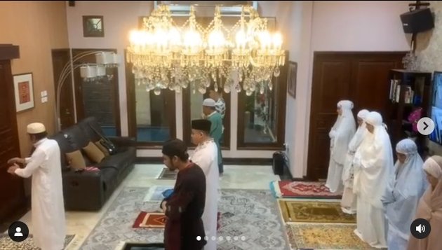 Can Be Used for Family Eid Prayer! 10 Photos of Rhoma Irama's Magnificent and Rarely Highlighted House - Chandelier Like a Five-Star Hotel Lobby