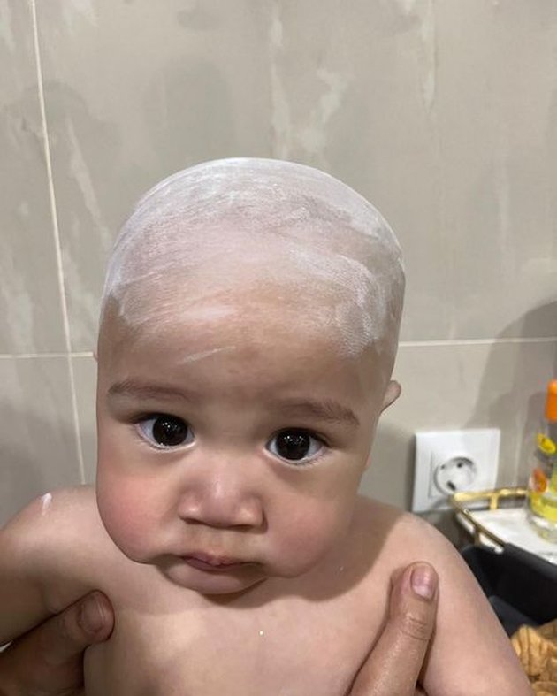 11 Portraits of Rayyanza, Nagita Slavina's Son, Getting His Hair Shaved Because It's Too Thin, His Bald Head Glowing - Making Netizens Even More Fond: Cipung Turns Into Cimol!