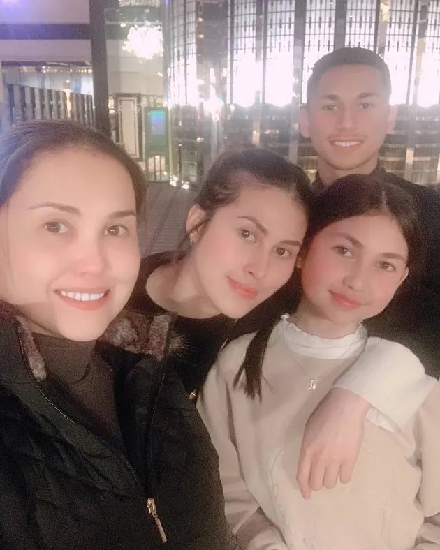 Sabrina Eben Cindy Claudia Rinto Harahap