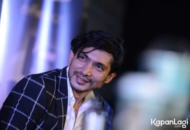 11 Seleb Ganteng Ini Terkenal Kocak! Pria Idaman Wanita