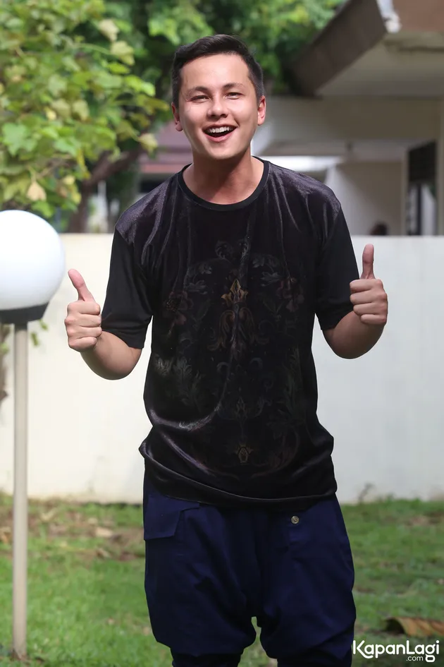 11 Seleb Ganteng Ini Terkenal Kocak! Pria Idaman Wanita