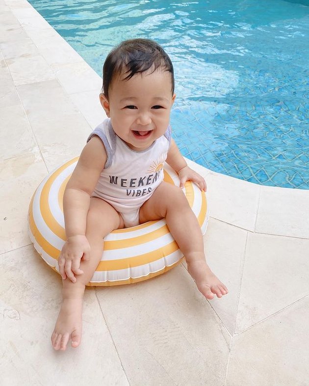 12 Photos of Baby Rumi, Dian Pelangi's Child, who is now 1 Year Old, Super Cute and Stylish like Her Mother