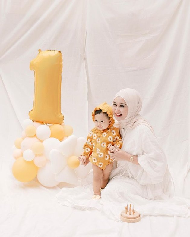 12 Photos of Baby Rumi, Dian Pelangi's Child, who is now 1 Year Old, Super Cute and Stylish like Her Mother