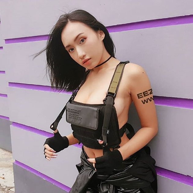 12 Hot Photos of Lola Zieta, Sexy Cosplayer who Identifies as Pansexual and Willing to Take Nude Photos