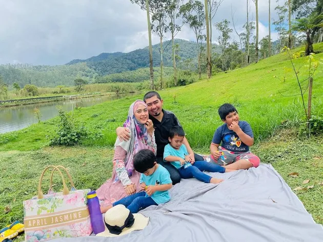 selebritis anak kembar