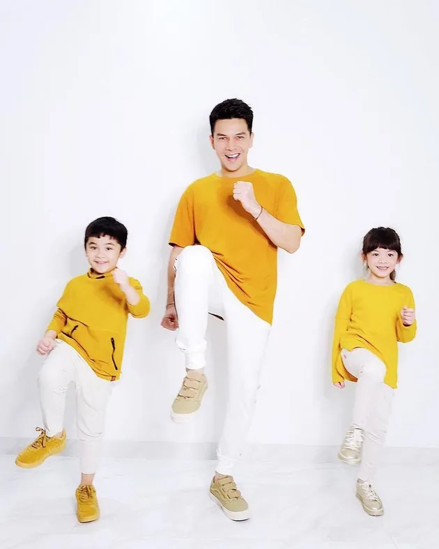 selebritis anak kembar