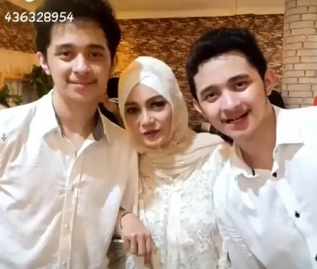 selebritis anak kembar