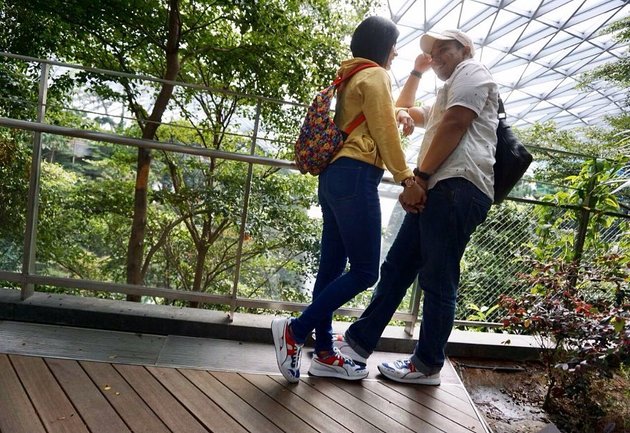 12 Photos of Intan RJ's Memories with Her Husband, Always Romantic - Often Vacationing with the Children