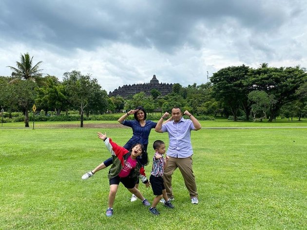 12 Photos of Intan RJ's Memories with Her Husband, Always Romantic - Often Vacationing with the Children
