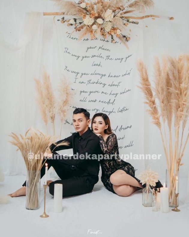 12 Pre-wedding Photos of Nella Kharisma and Dory Harsa, Showing Affection in the Kitchen - Wearing Traditional Javanese Attire