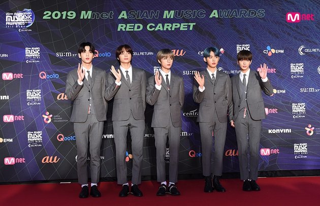 12 Photos of K-Pop Stars on the Red Carpet at MAMA 2019, From BTS to TWICE!